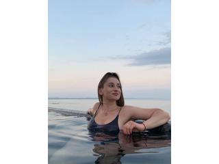 Kliknij tutaj i rozmawiać z modelką! HelenaDeep